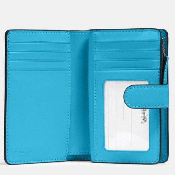 COACH NWT Medium Corner Zip Wallet - Picture 2 of 5